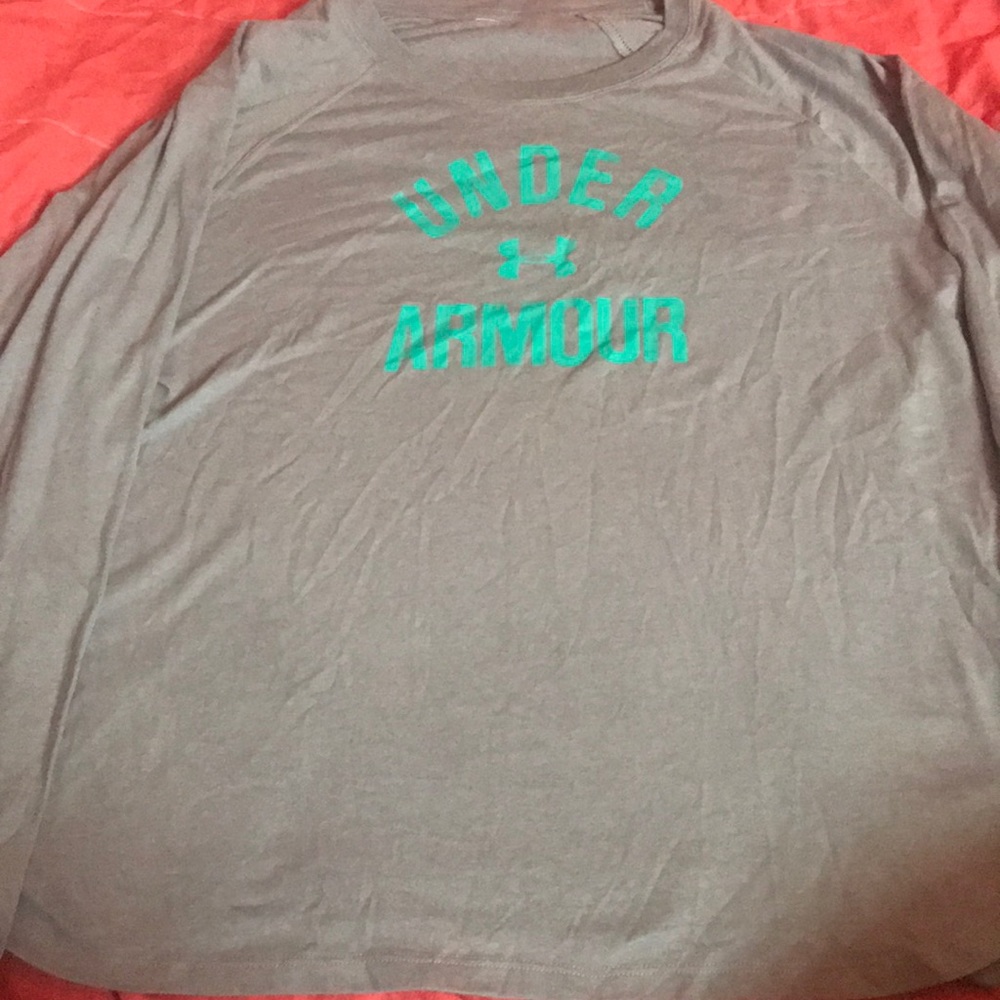 gray and teal under armour top